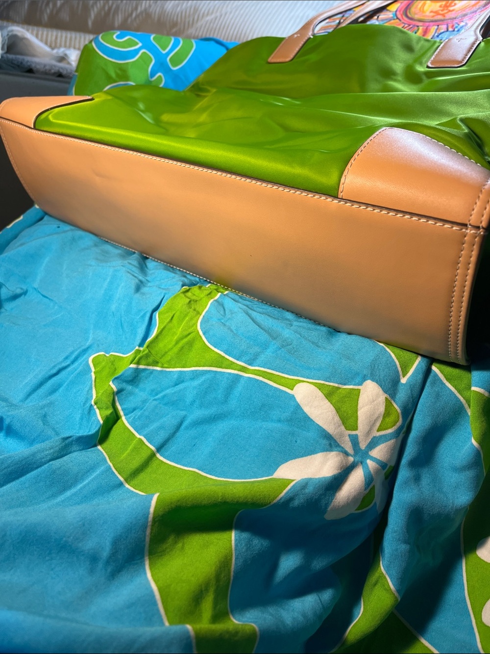 Tory Burch Bright grass Green Tote with Natural Trim (P12) - Picture 3 of 6
